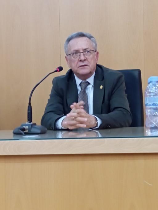 El catedrático Vicente Condor durante la jornada-homenaje celebrada en Zaragoza.