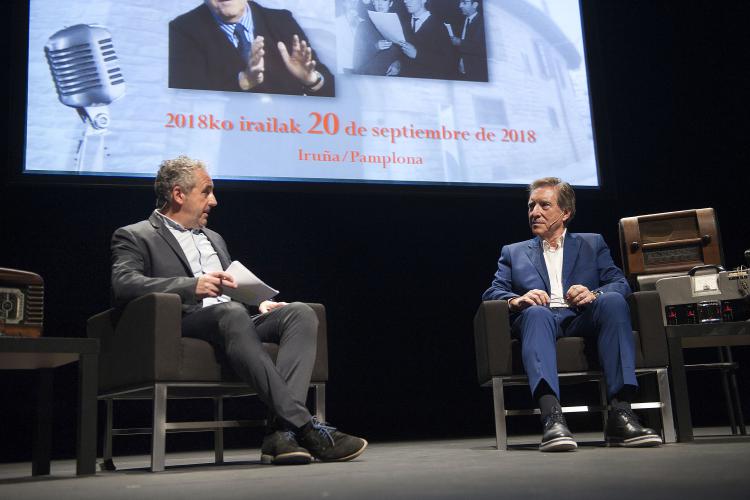 Iñaki Gabilondo encandiló al público que llenó la sala de Cámara de Baluarte