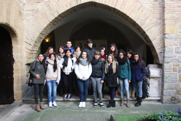 Alumnos del centro María Inmaculada inauguran el programa de visitas